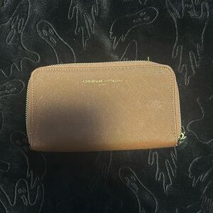 Adrienne Vittadani wallet